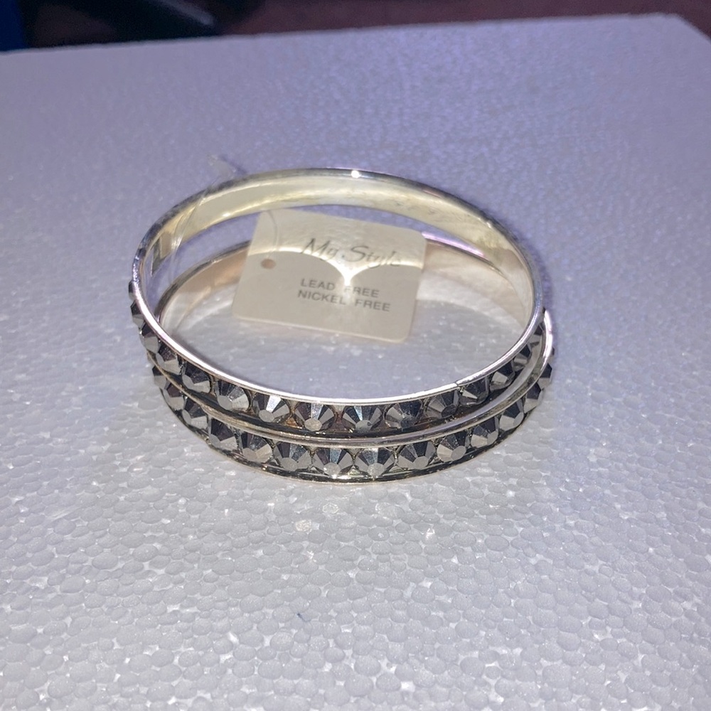 Beautiful 2 piece set of silver bracelets